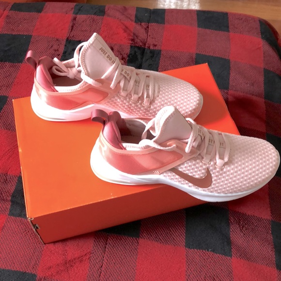 Nike Shoes - NIB! - Nike Air Bella size 7